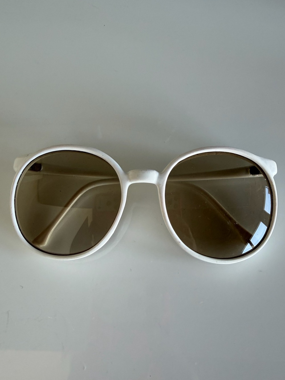 Vintage 70s White Round Frame Sunglasses with Brown Lenses - Picture 5 of 5